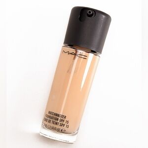 MAC Cosmetics Matchmaster Foundation - Light